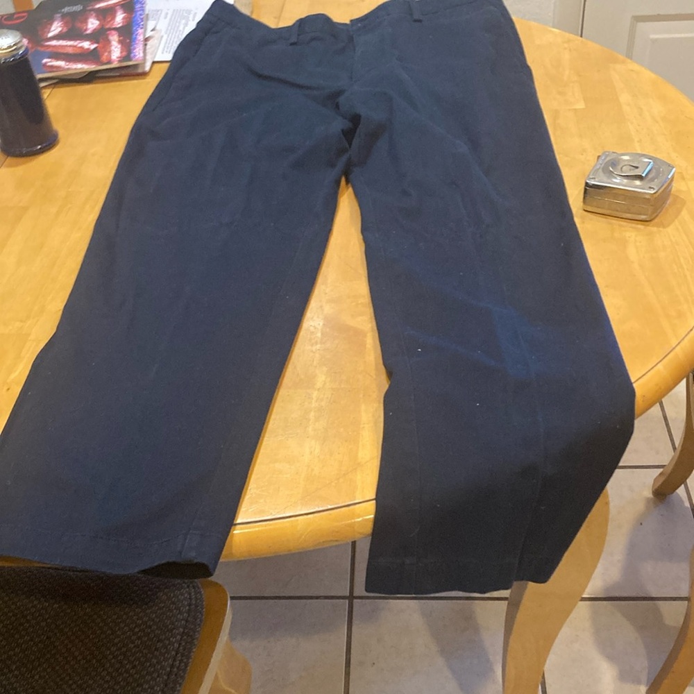 Men's dark blue Pants.Dockers worn once.
38X32.